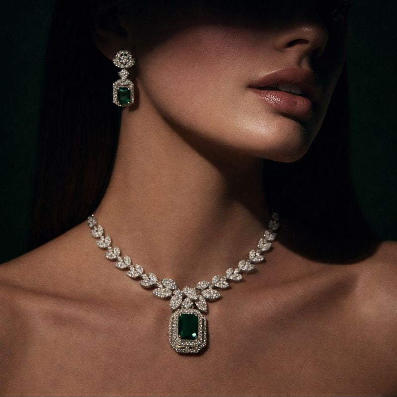 Emerald Éclat Necklace Set